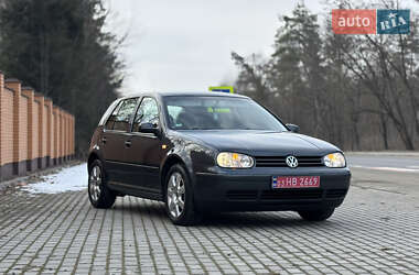 Хэтчбек Volkswagen Golf 2003 в Красилове