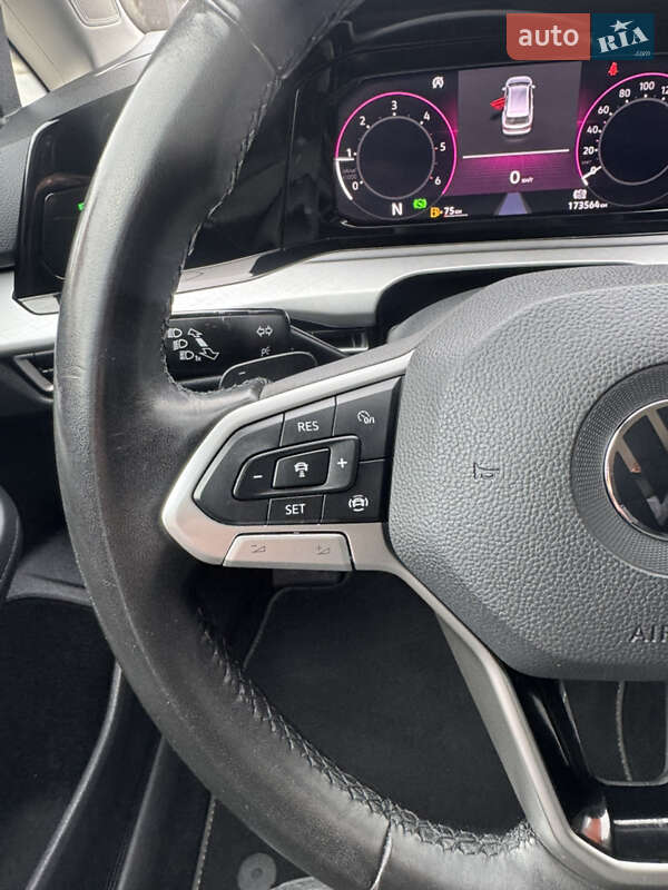 Универсал Volkswagen Golf 2021 в Сваляве