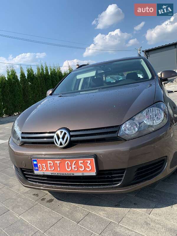 Універсал Volkswagen Golf 2010 в Луцьку