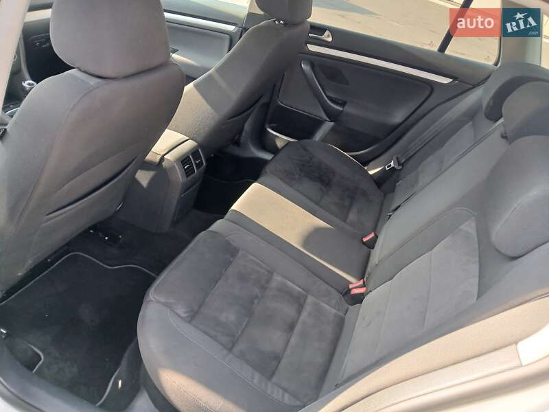 Универсал Volkswagen Golf 2010 в Луцке