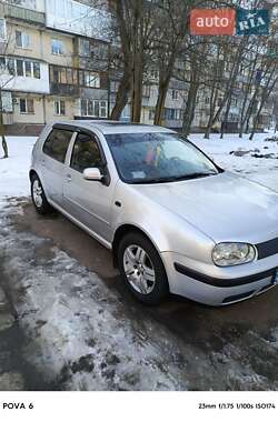 Хэтчбек Volkswagen Golf 2001 в Киеве