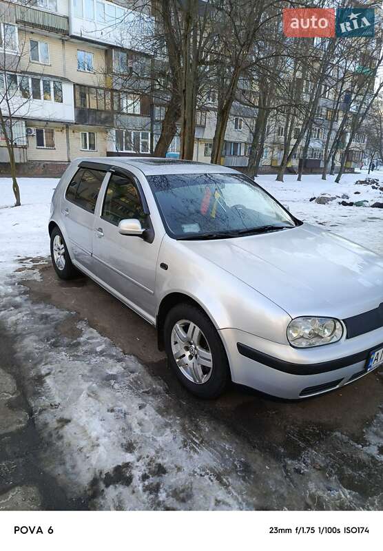 Хетчбек Volkswagen Golf 2001 в Києві