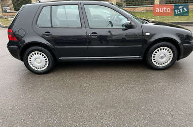 Хэтчбек Volkswagen Golf 2001 в 