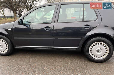 Хэтчбек Volkswagen Golf 2001 в 
