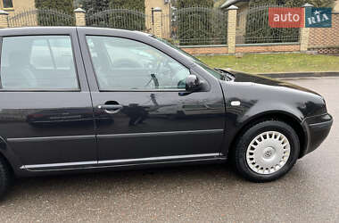 Хэтчбек Volkswagen Golf 2001 в 