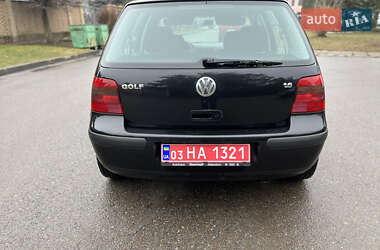 Хэтчбек Volkswagen Golf 2001 в 