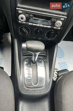Хэтчбек Volkswagen Golf 2001 в 