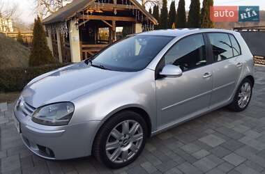 Хетчбек Volkswagen Golf 2004 в Косові