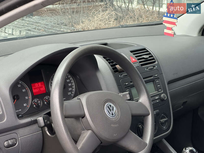 Хетчбек Volkswagen Golf 2004 в Києві