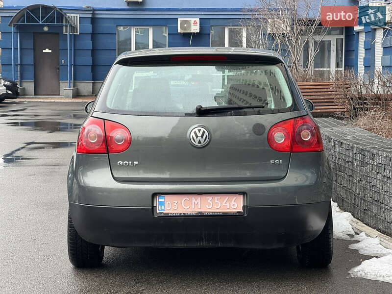 Хетчбек Volkswagen Golf 2004 в Києві