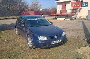 Хэтчбек Volkswagen Golf 2002 в Одессе