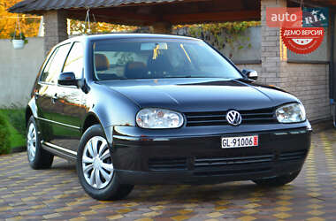 Хетчбек Volkswagen Golf 2003 в Сарнах