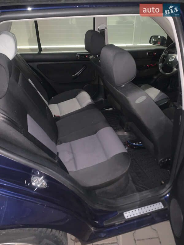 Хэтчбек Volkswagen Golf 2002 в Житомире