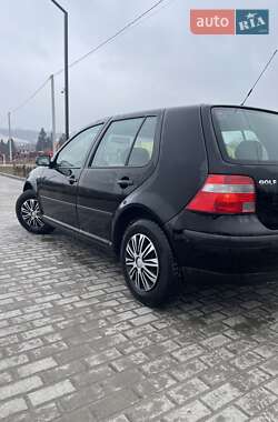 Хэтчбек Volkswagen Golf 2003 в 