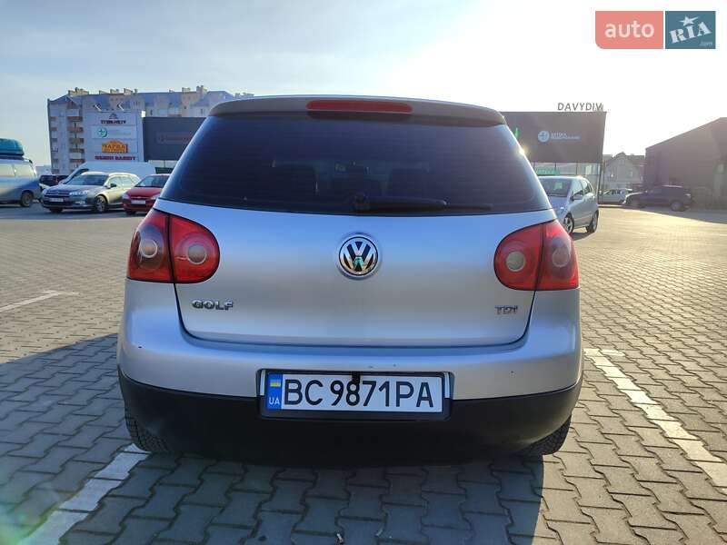 Хэтчбек Volkswagen Golf 2005 в Львове