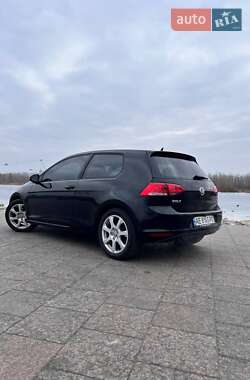 Хэтчбек Volkswagen Golf 2015 в 