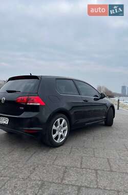 Хэтчбек Volkswagen Golf 2015 в 