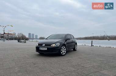 Хэтчбек Volkswagen Golf 2015 в 
