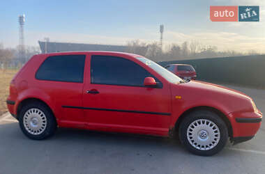 Хэтчбек Volkswagen Golf 1999 в 