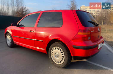 Хэтчбек Volkswagen Golf 1999 в 