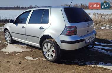 Хетчбек Volkswagen Golf 2002 в Радомишлі