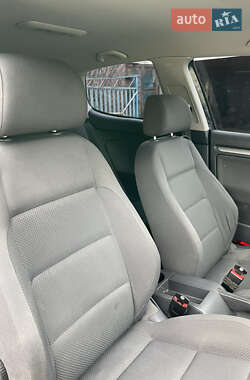 Хэтчбек Volkswagen Golf 2004 в 