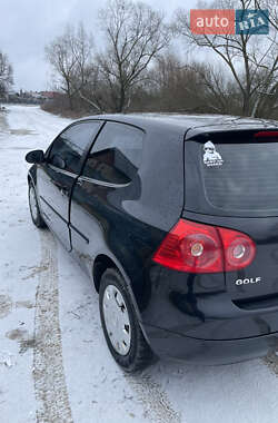 Хэтчбек Volkswagen Golf 2004 в 
