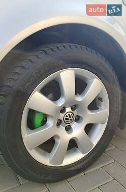 Хетчбек Volkswagen Golf 1999 в 