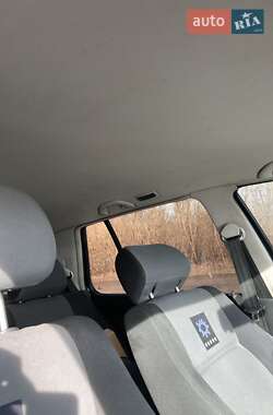 Хэтчбек Volkswagen Golf 2001 в 