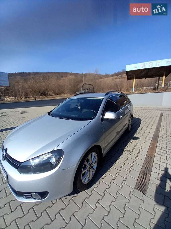 Універсал Volkswagen Golf 2011 в Воловцю