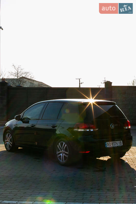Хэтчбек Volkswagen Golf 2009 в Ужгороде