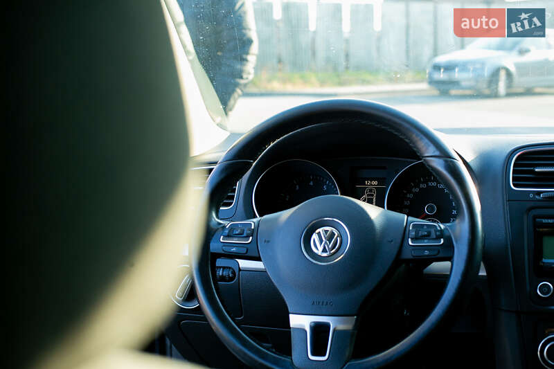 Хэтчбек Volkswagen Golf 2009 в Ужгороде