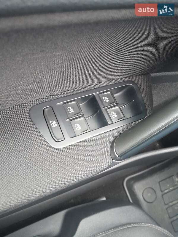 Універсал Volkswagen Golf 2015 в Львові