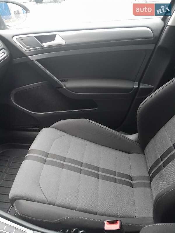 Універсал Volkswagen Golf 2015 в Львові