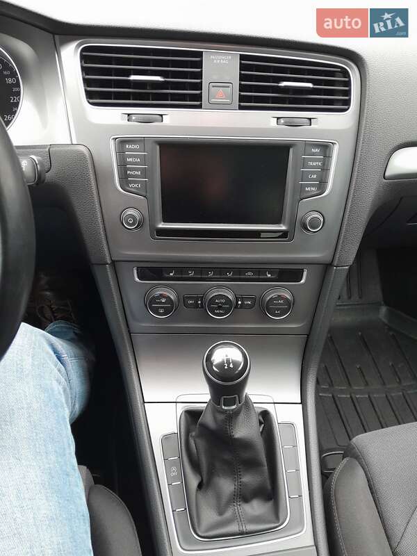 Універсал Volkswagen Golf 2015 в Львові