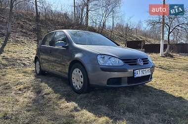 Хетчбек Volkswagen Golf 2005 в Надвірній