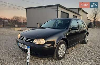 Хетчбек Volkswagen Golf 2002 в Тернополі