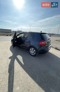 Хэтчбек Volkswagen Golf 2005 в 