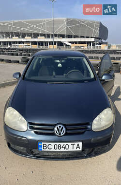Хэтчбек Volkswagen Golf 2005 в 