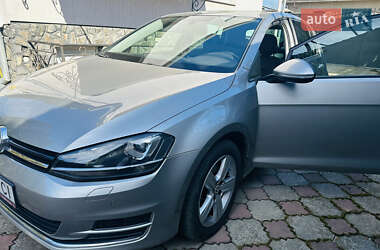 Хэтчбек Volkswagen Golf 2015 в 
