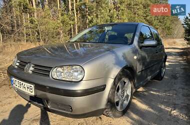 Хетчбек Volkswagen Golf 2002 в Києві