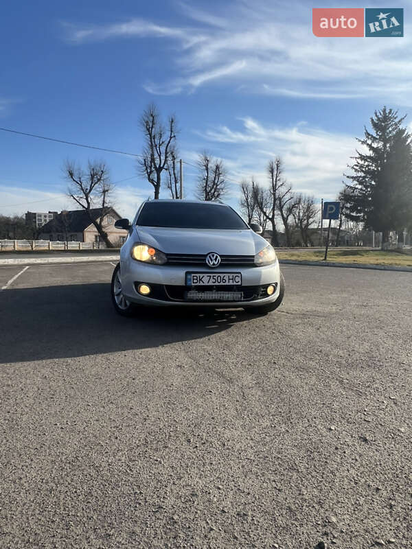 Універсал Volkswagen Golf 2011 в Радивиліві