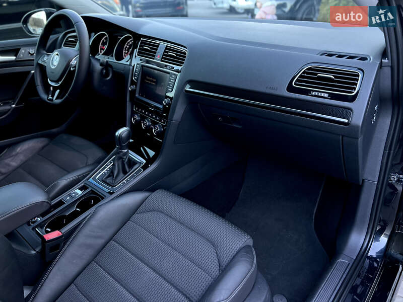 Универсал Volkswagen Golf 2015 в Одессе