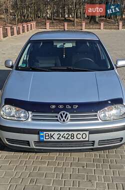Хетчбек Volkswagen Golf 2001 в 