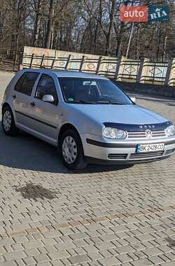 Хетчбек Volkswagen Golf 2001 в 