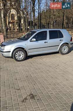 Хетчбек Volkswagen Golf 2001 в 