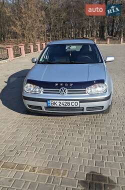 Хетчбек Volkswagen Golf 2001 в 
