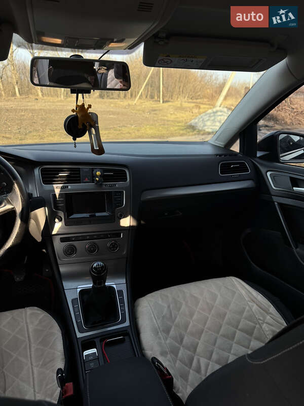 Хэтчбек Volkswagen Golf 2015 в Киеве фото 22 Хэтчбек Volkswagen Golf 2015 в Киеве
