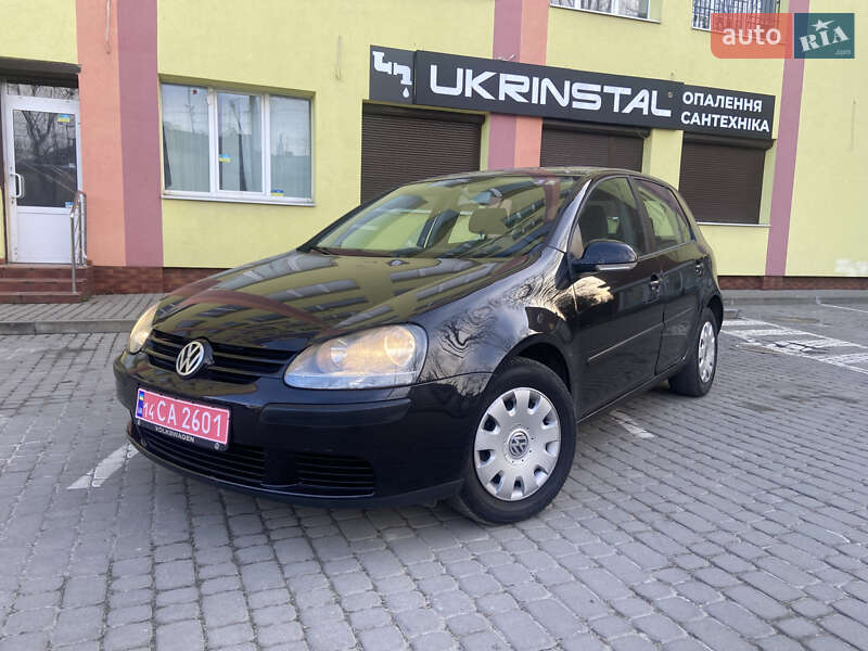 Хетчбек Volkswagen Golf 2004 в Львові