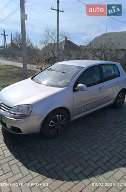 Хэтчбек Volkswagen Golf 2005 в 